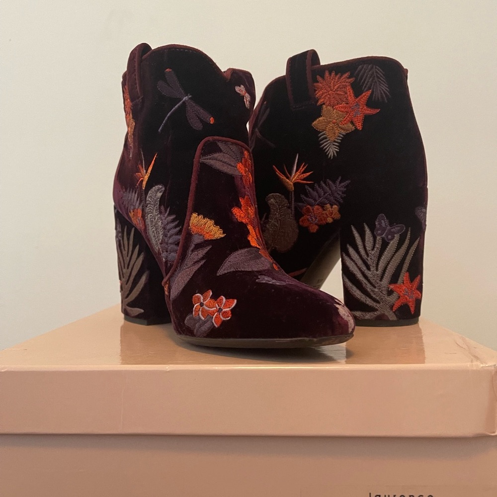 Velvet embroidered booties